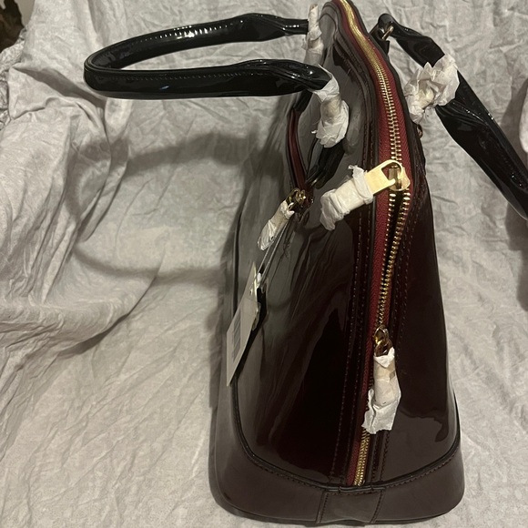 New With Tags Elegant Burgundy Patent Leather Handbag - Picture 3 of 8